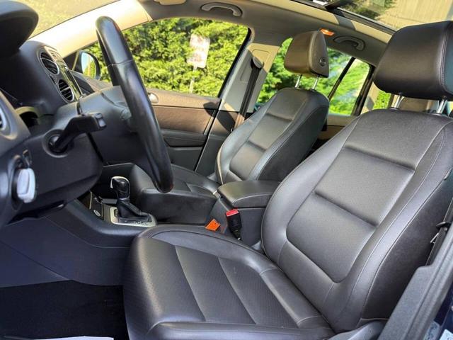 Photo of 2016 Night Blue Metallic Volkswagen Tiguan