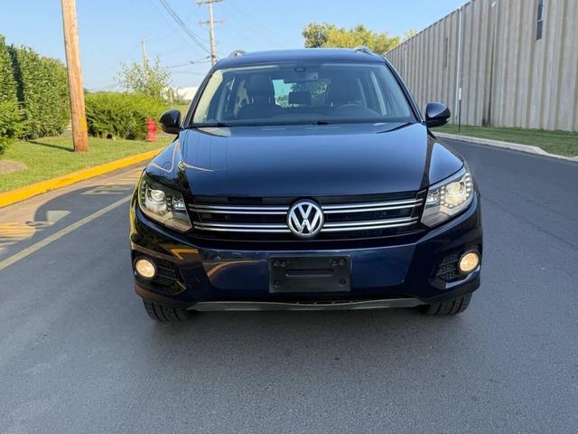 Photo of 2016 Night Blue Metallic Volkswagen Tiguan