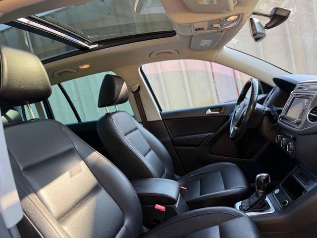 Photo of 2016 Night Blue Metallic Volkswagen Tiguan