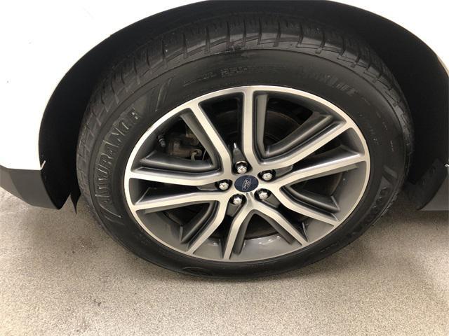 Photo of 2020 Star White Metallic Tri-Coat Ford Edge