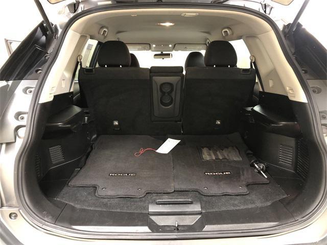 Photo of 2016 Gun Metallic Nissan Rogue