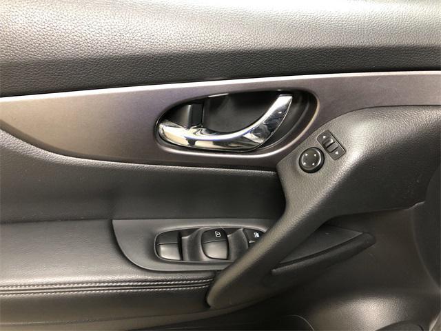 Photo of 2016 Gun Metallic Nissan Rogue