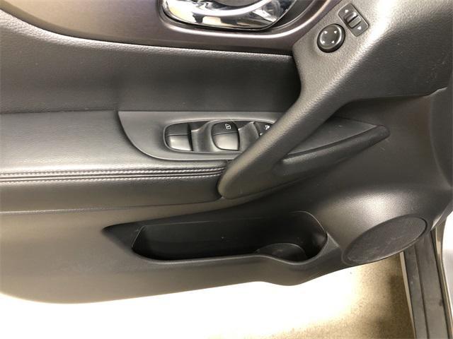 Photo of 2016 Gun Metallic Nissan Rogue