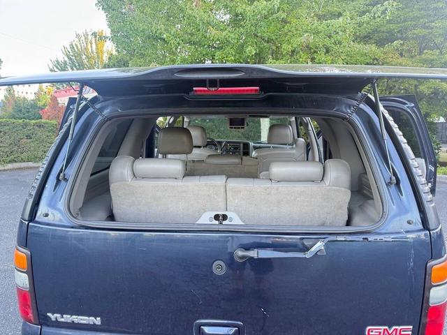 Photo of 2004 Deep Blue Metallic GMC Yukon