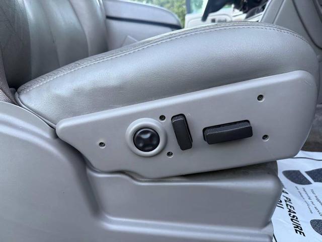 Photo of 2004 Deep Blue Metallic GMC Yukon