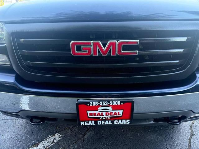 Photo of 2004 Deep Blue Metallic GMC Yukon
