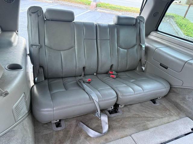 Photo of 2004 Deep Blue Metallic GMC Yukon