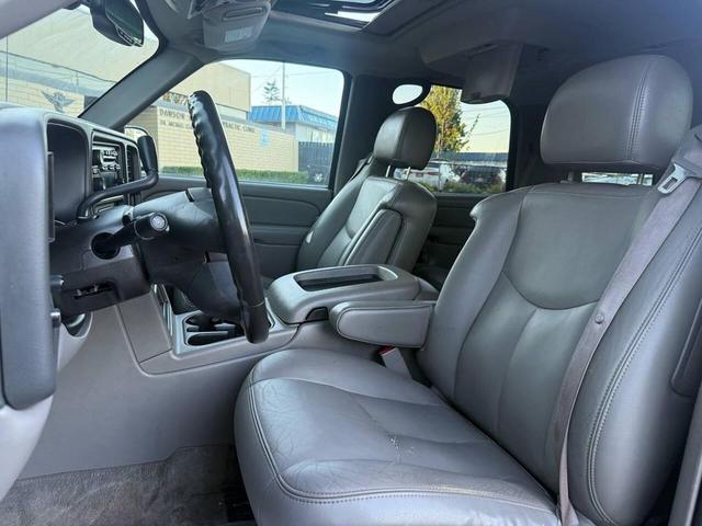 Photo of 2004 Deep Blue Metallic GMC Yukon