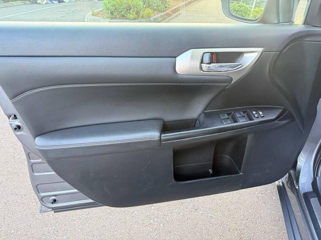 Photo of 2015 Gray Lexus CT 200h
