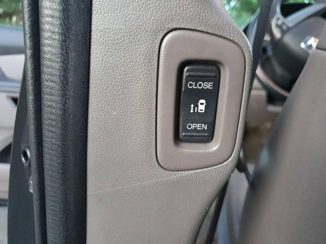 Photo of 2014 Crystal Black Pearl Honda Odyssey