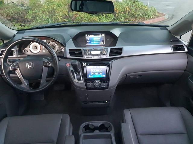 Photo of 2014 Crystal Black Pearl Honda Odyssey