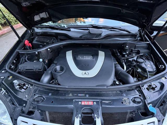 Photo of 2010 Black Mercedes-Benz M-Class