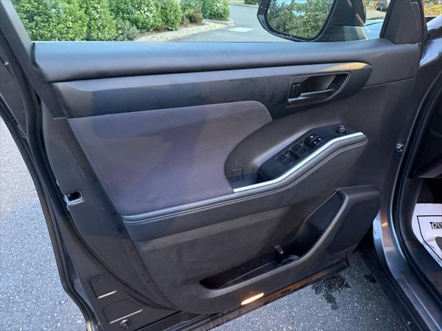Photo of 2022 Gray Toyota Highlander