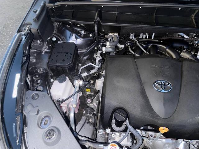 Photo of 2022 Gray Toyota Highlander
