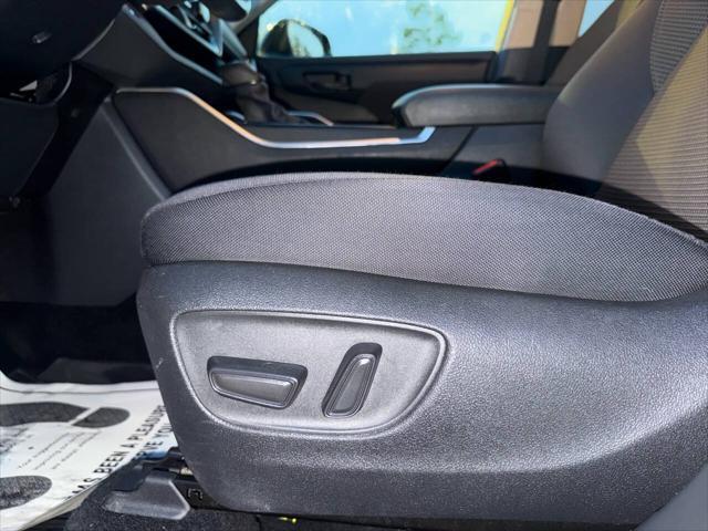 Photo of 2022 Gray Toyota Highlander