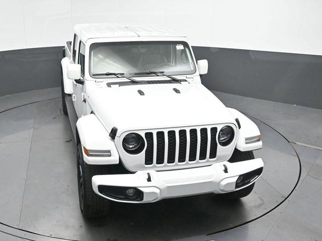 Photo of 2023 Bright White Clearcoat Jeep Gladiator
