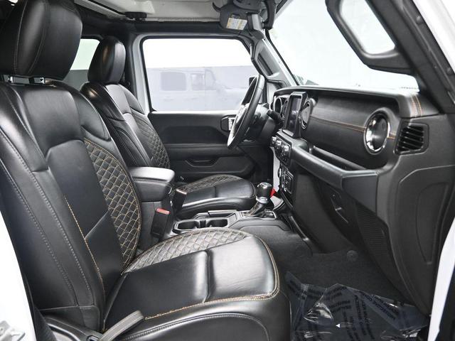 Photo of 2023 Bright White Clearcoat Jeep Gladiator