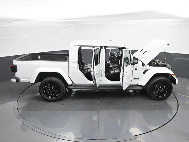 Photo of 2023 Bright White Clearcoat Jeep Gladiator