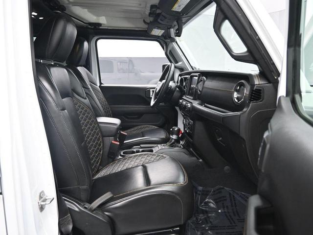 Photo of 2023 Bright White Clearcoat Jeep Gladiator