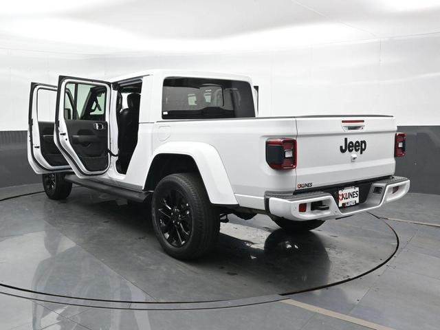 Photo of 2023 Bright White Clearcoat Jeep Gladiator