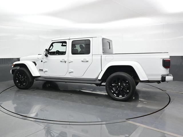 Photo of 2023 Bright White Clearcoat Jeep Gladiator