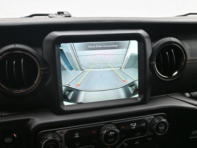 Photo of 2023 Bright White Clearcoat Jeep Gladiator
