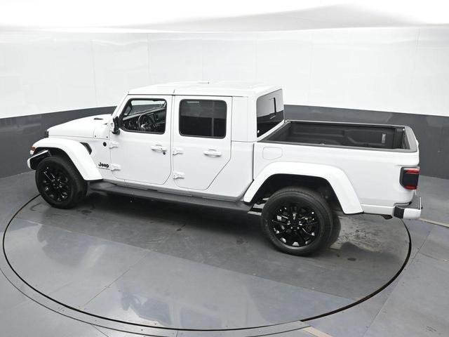 Photo of 2023 Bright White Clearcoat Jeep Gladiator