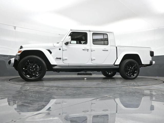 Photo of 2023 Bright White Clearcoat Jeep Gladiator