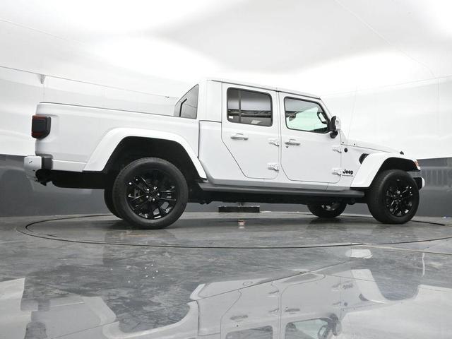 Photo of 2023 Bright White Clearcoat Jeep Gladiator