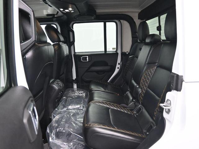Photo of 2023 Bright White Clearcoat Jeep Gladiator
