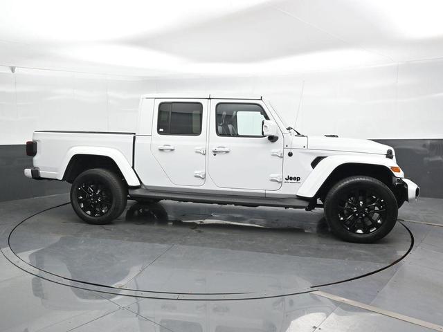 Photo of 2023 Bright White Clearcoat Jeep Gladiator