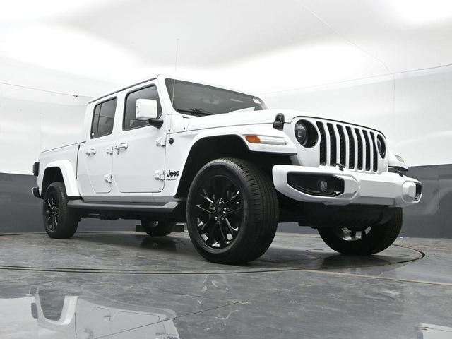 Photo of 2023 Bright White Clearcoat Jeep Gladiator