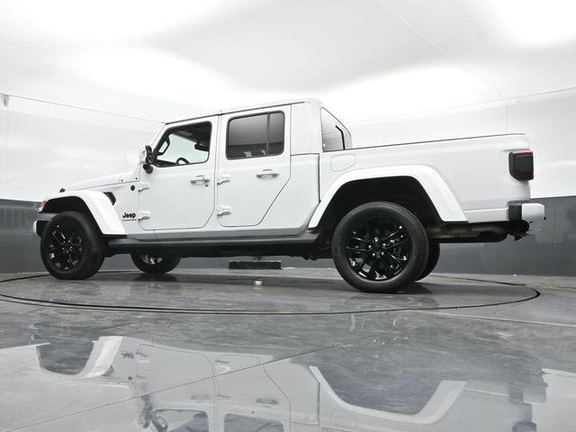 Photo of 2023 Bright White Clearcoat Jeep Gladiator