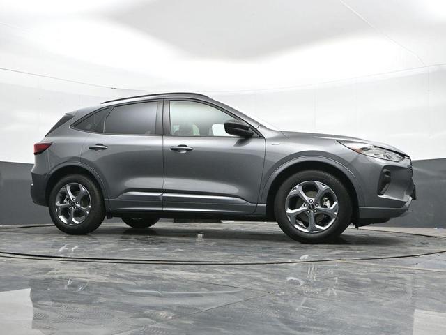 Photo of 2024 Gray Metallic Ford Escape