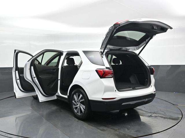 Photo of 2022 Summit White Chevrolet Equinox