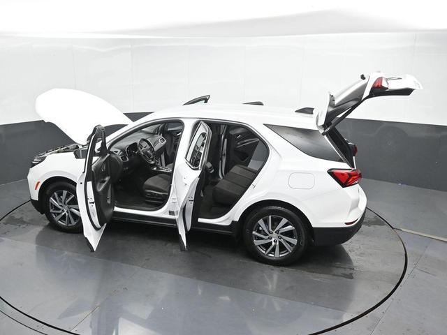 Photo of 2022 Summit White Chevrolet Equinox