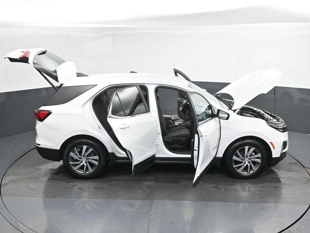 Photo of 2022 Summit White Chevrolet Equinox
