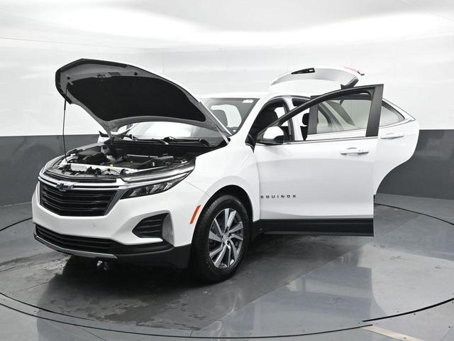 Photo of 2022 Summit White Chevrolet Equinox