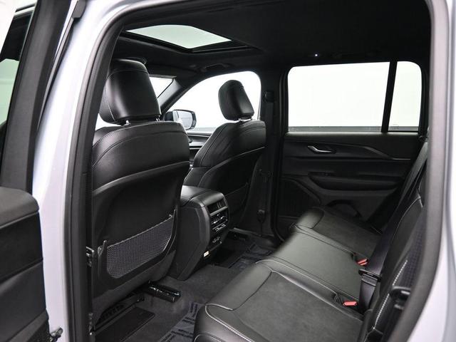 Photo of 2025 Silver Zynith Jeep Grand Cherokee