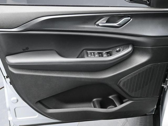 Photo of 2025 Silver Zynith Jeep Grand Cherokee