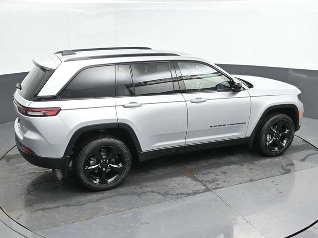 Photo of 2025 Silver Zynith Jeep Grand Cherokee