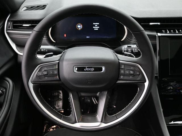 Photo of 2025 Silver Zynith Jeep Grand Cherokee
