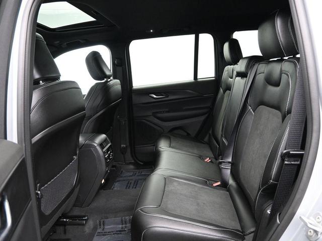 Photo of 2025 Silver Zynith Jeep Grand Cherokee