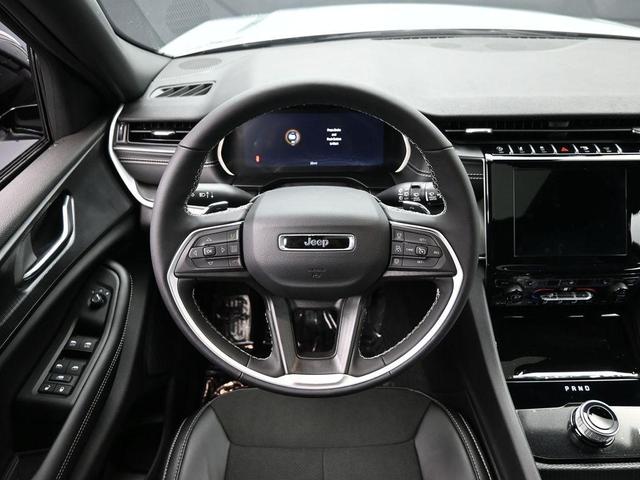 Photo of 2025 Silver Zynith Jeep Grand Cherokee