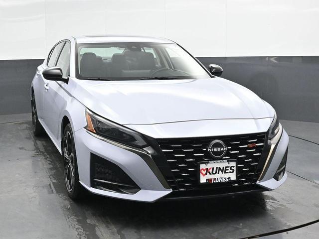 Photo of 2024 Gray Sky Pearl Nissan Altima