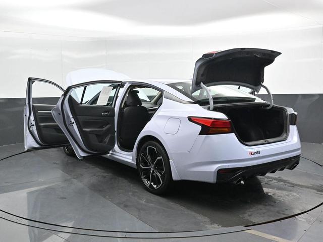 Photo of 2024 Gray Sky Pearl Nissan Altima