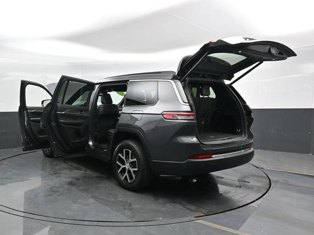 Photo of 2024 Metallic Jeep Grand Cherokee L