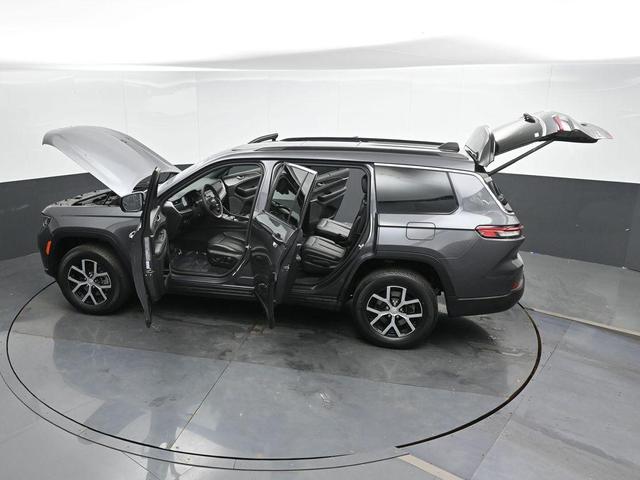 Photo of 2024 Metallic Jeep Grand Cherokee L