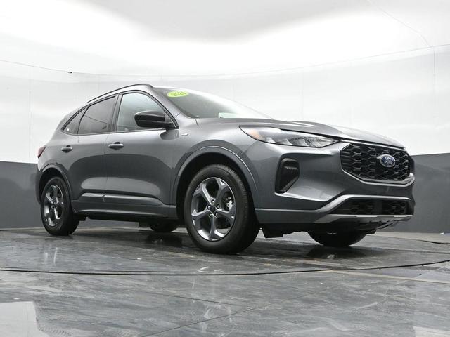 Photo of 2024 Gray Metallic Ford Escape