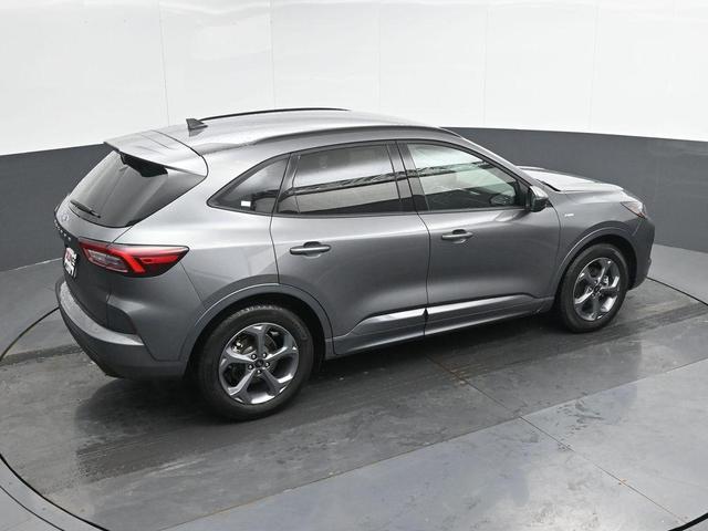 Photo of 2024 Gray Metallic Ford Escape